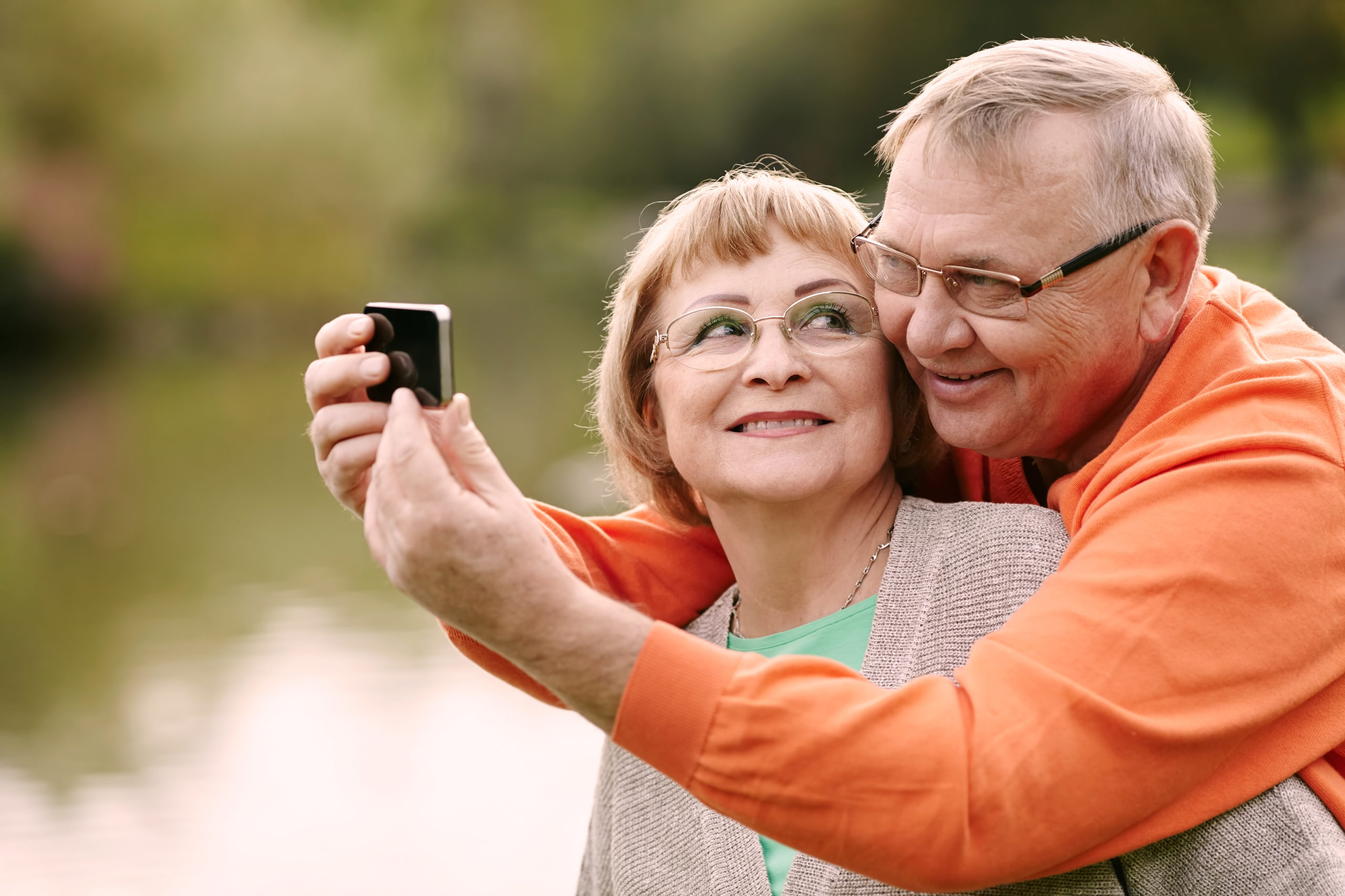 senior dating selfie shutterstock - Jacobs Media Strategies